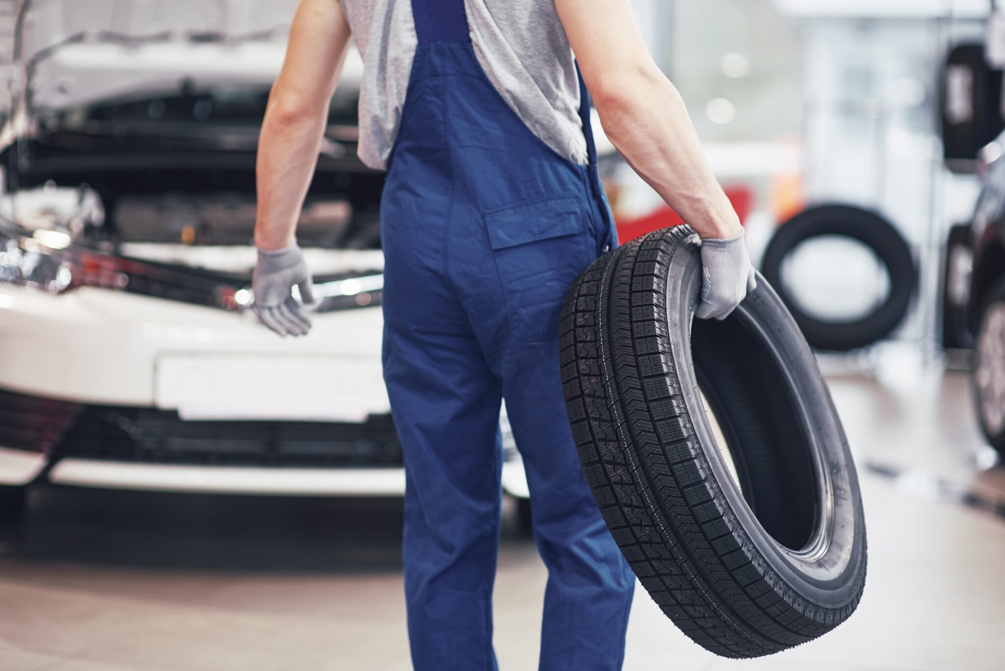 mechanic-holding-tire-tire-repair-garage-replacement-winter-summer-tires (1)